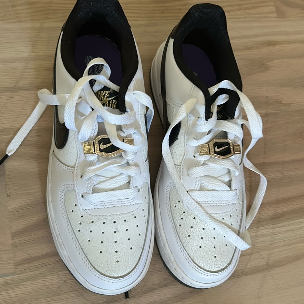 Youth Air Force 1 LV8 (GS) size 5y black and white